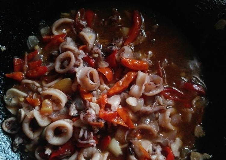 Cara Menyiapkan Cumi Saus Tiram Pedas yang Lezat Sekali
