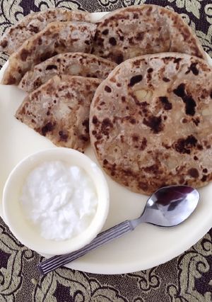 A picture of Aloo paratha.