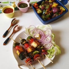 A picture of Grilled vegetable shish kebab.
