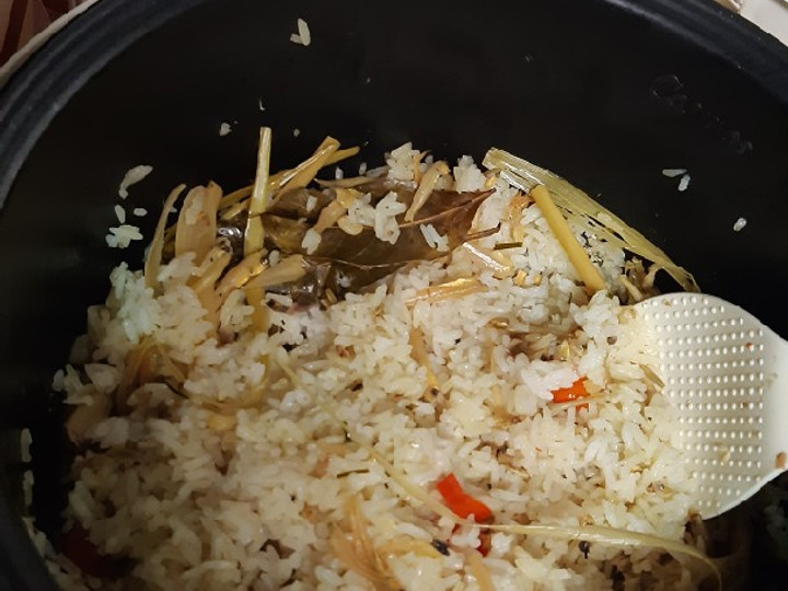 Standar Resep praktis membuat Nasi Liwet Teri Rice Cooker yang nagih banget