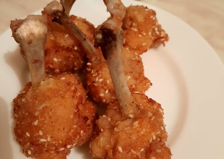 Csirkeszárny lollipop, joghurtos mártogatóssal