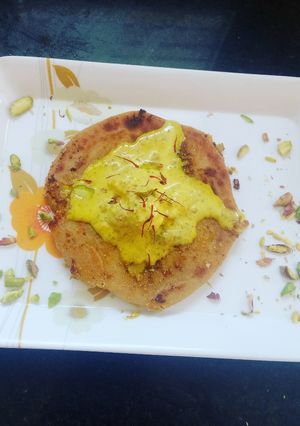 A picture of Kesari Rabdi Paratha.
