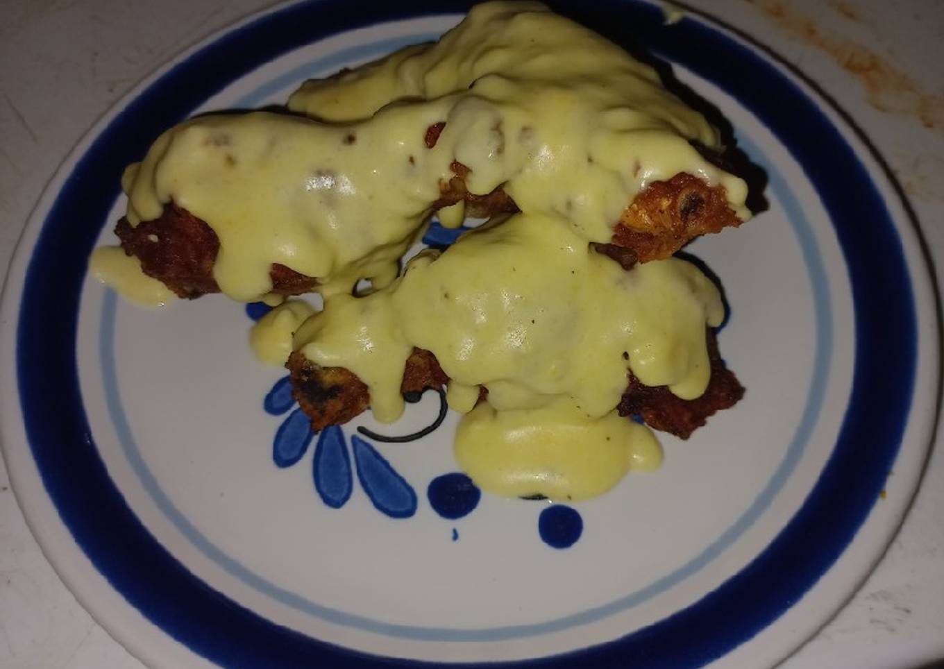 Alitas con salsa bechamel de mostaza