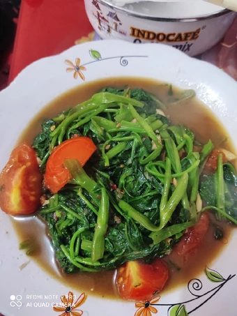 Cara Gampang Menyiapkan Resep Tumis kangkung saos tiram yang Lezat Anti Ribet, Uenak Banget