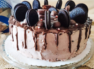 Φωτογραφία της συνταγής Τούρτα OREO - Σοκολάτα (OREO - Chocolate Drizzle Cake)