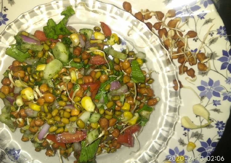 Sprouts corn salad with green chutney