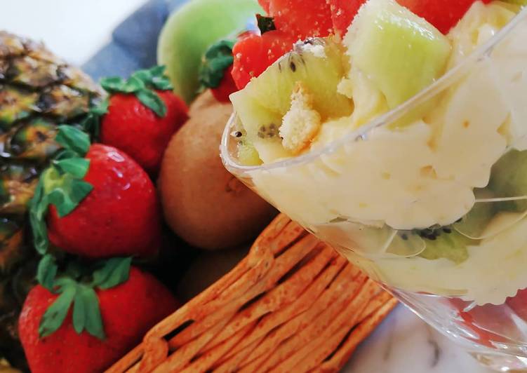 Macedonia di fragole e kiwi con crema pasticcera al cioccolato b