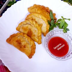 A picture of Chicken Alu samosa.