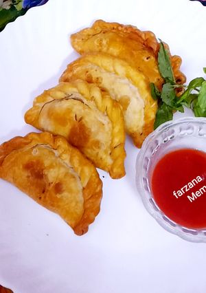A picture of Chicken Alu samosa.
