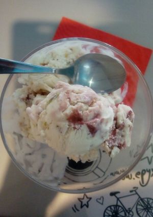 Φωτογραφία της συνταγής Frozen yogurt με μέλι και παστέλι αμυγδάλου