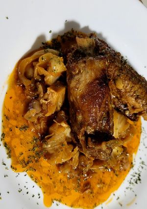 Una foto de Costillas de Cerdo con Col