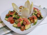 Una foto de aguacate con queso roquefort