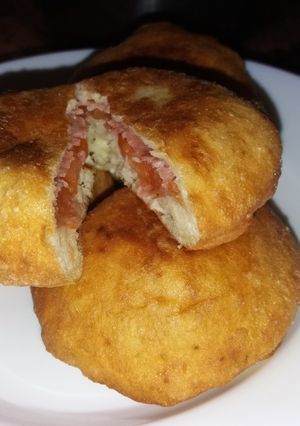 Töltött tészta / pogácsa 🍅🥓 recept fotója