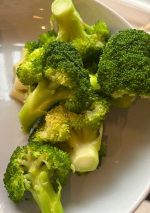 A picture of Blanched broccoli 🥦 best way to enjoy this lovely green veggie.