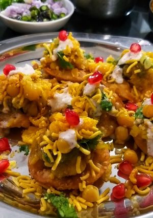 A picture of Papdi Chaat.