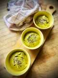 Salmorejo verde de aguacate y manzana (en Thermomix)