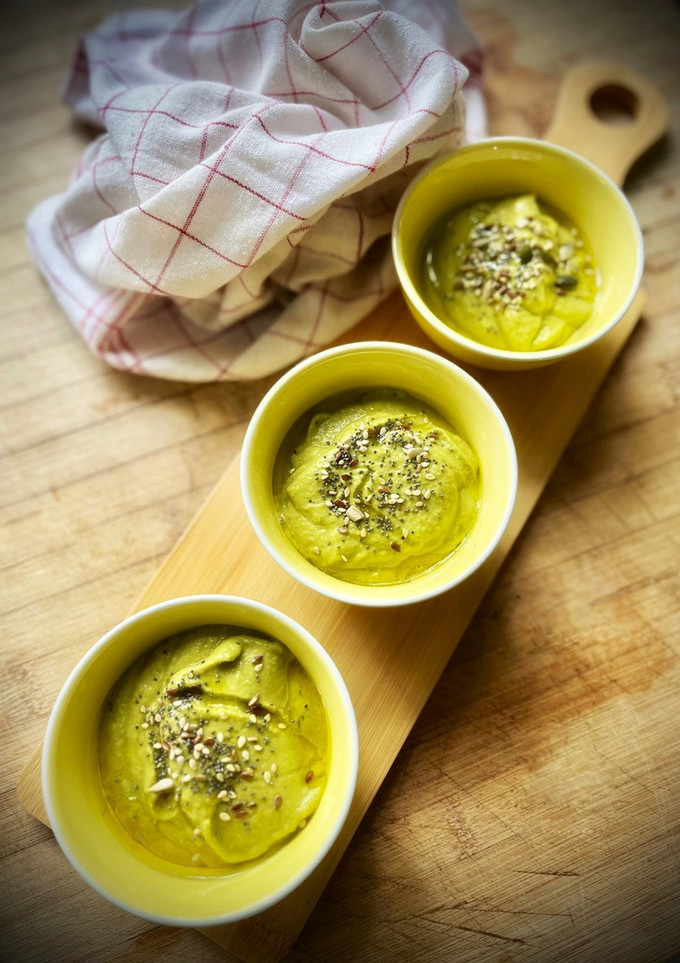 Una foto de Salmorejo verde de aguacate y manzana (en Thermomix)