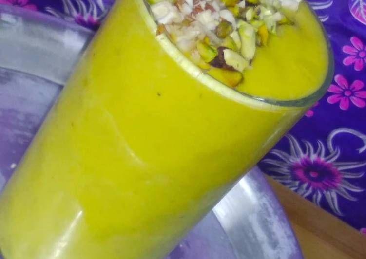 Step-by-Step Guide to Prepare Homemade Mango Sattu Smoothie