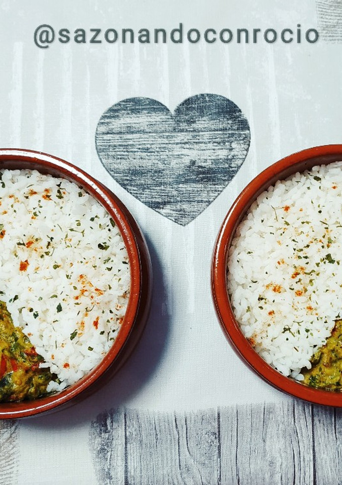 Una foto de Arroz con verduras al curry (leche de soja)