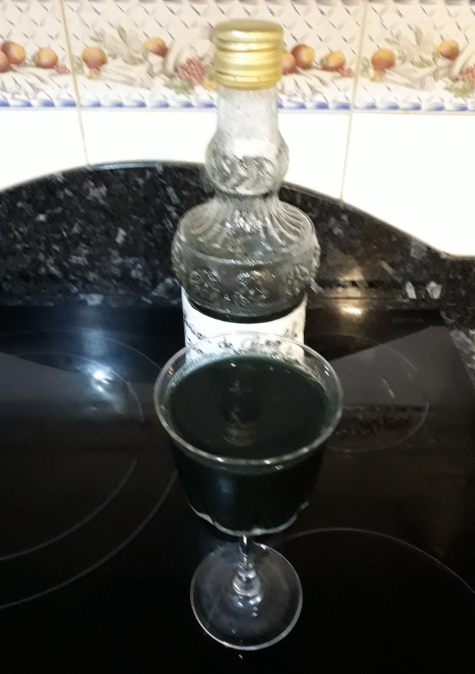 Una foto de Infusión de clorofila con pomelo y plantas medicinales