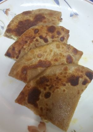 A picture of Chicken Cheesy Paratha.