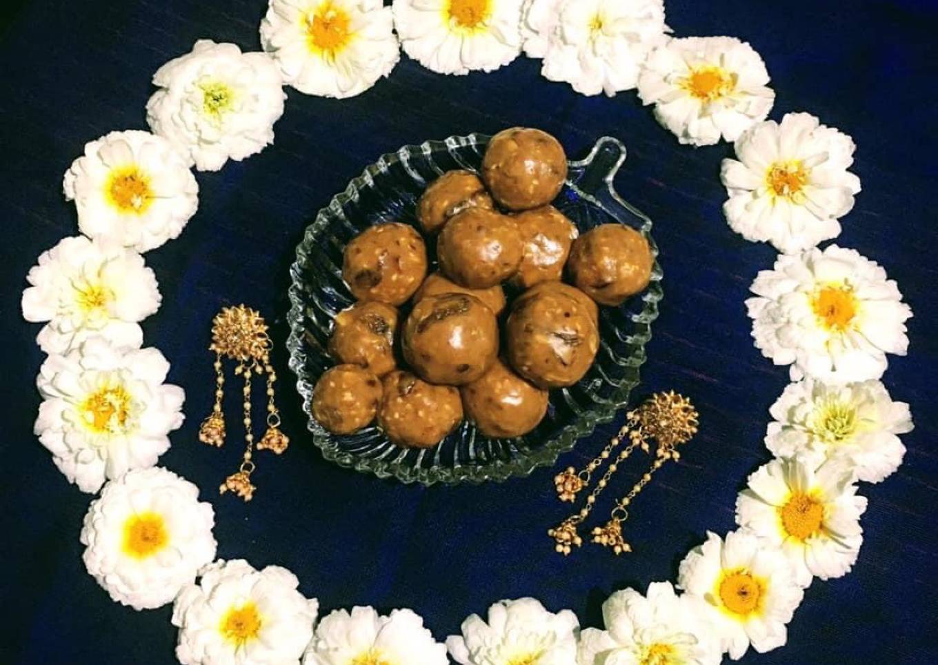 Atta Jaggery n Dry Fruits Ladoo