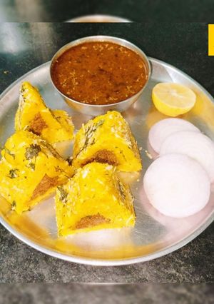 मासवडी रस्सा (Maswadi rassa recipe in marathi) रेसिपी चे मुख्य फोटो