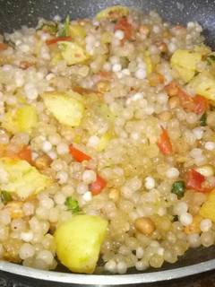साबूदाने की खिचड़ी खिली खिली(sabudane ki khichdi khili khili recipe in hindi) रेसिपी मुख्य फोटो