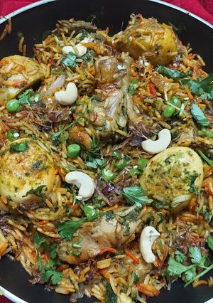 A picture of Spicy Bombay Chicken Biryani.