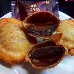 A picture of Fried dark fantasy biscuit.