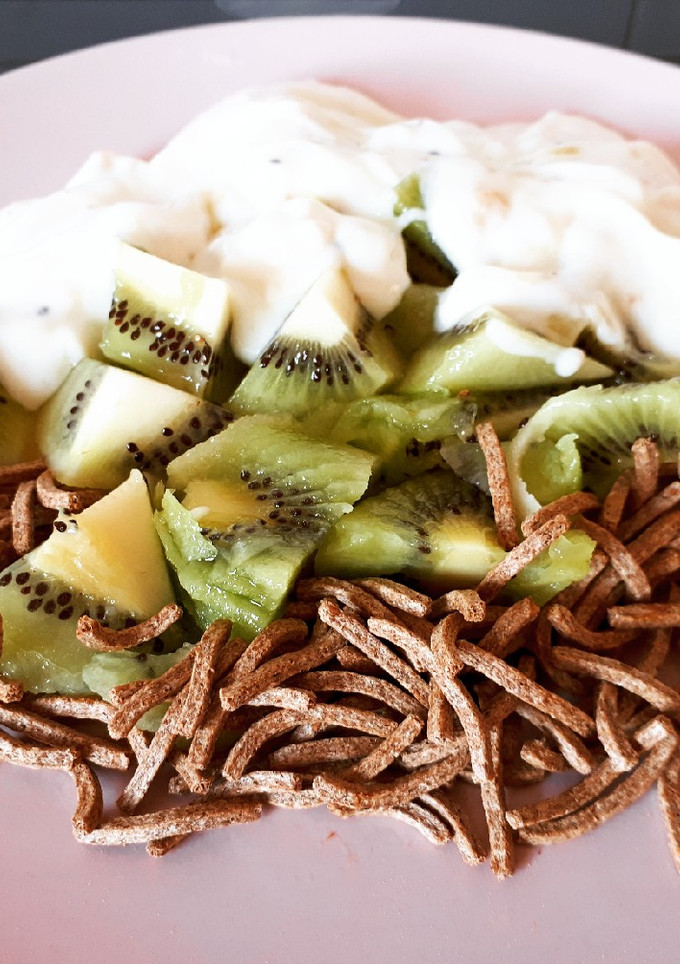 Una foto de Kiwi + fibra + yogurt
