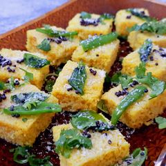 A picture of Khaman Dhokla with Dahi.