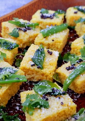 A picture of Khaman Dhokla with Dahi.