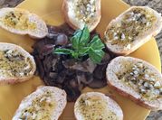 Una foto de champiñones portobello a la sarten