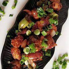 A picture of Cauliflower dry manchurian.