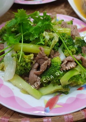 Hình của món Súp lơ xanh xào thịt bò.