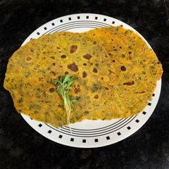 A picture of Methi Thepla.