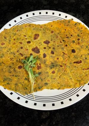 A picture of Methi Thepla.