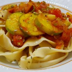 A picture of Vegan Green squash pasta معكرونة نباتي.