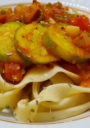 A picture of Vegan Green squash pasta معكرونة نباتي.
