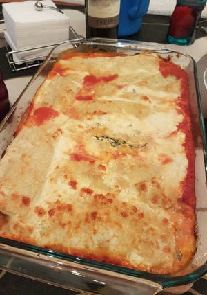 Una foto de Canelones de ricotta, pollo y espinaca