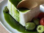 Una foto de salsa de matcha