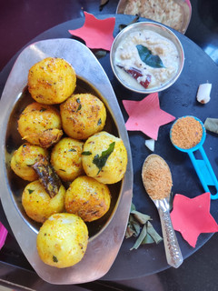 મસાલા રાઈસ બોલ્સ(masala rice balls recipe in Gujarati) રેસીપી મુખ્ય ફોટો