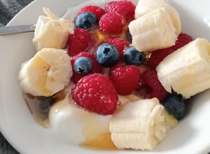 Foto de Iogurte Grego com Banana, Frutos Vermelhos