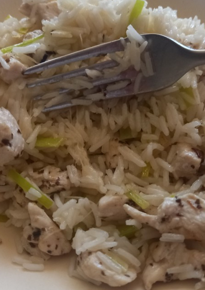Una foto de Arroz con pollo y puerro