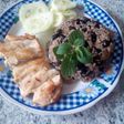 Tacu tacu con frijoles negros