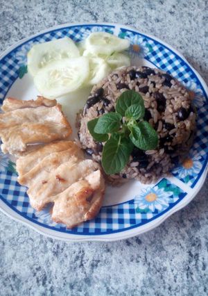 Una foto de Tacu tacu con frijoles negros