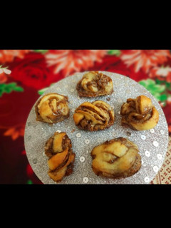 A picture of Cinnamon puff with chocolate touch.