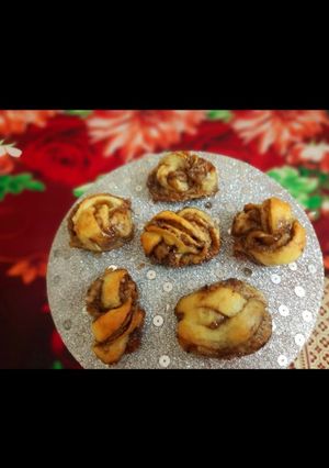 A picture of Cinnamon puff with chocolate touch.