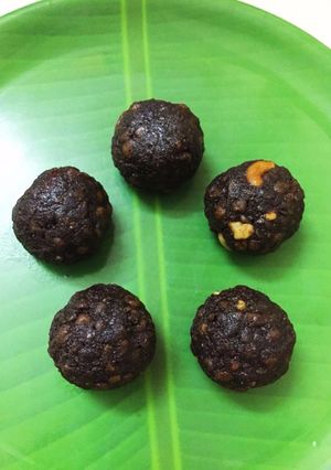 A picture of Dryfruit Sesame Boondhi Ladoo.